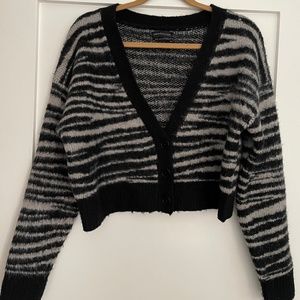 Urban Outfitters Zebra Stripe Print Sweater Cropped Cardigan Size Medium M